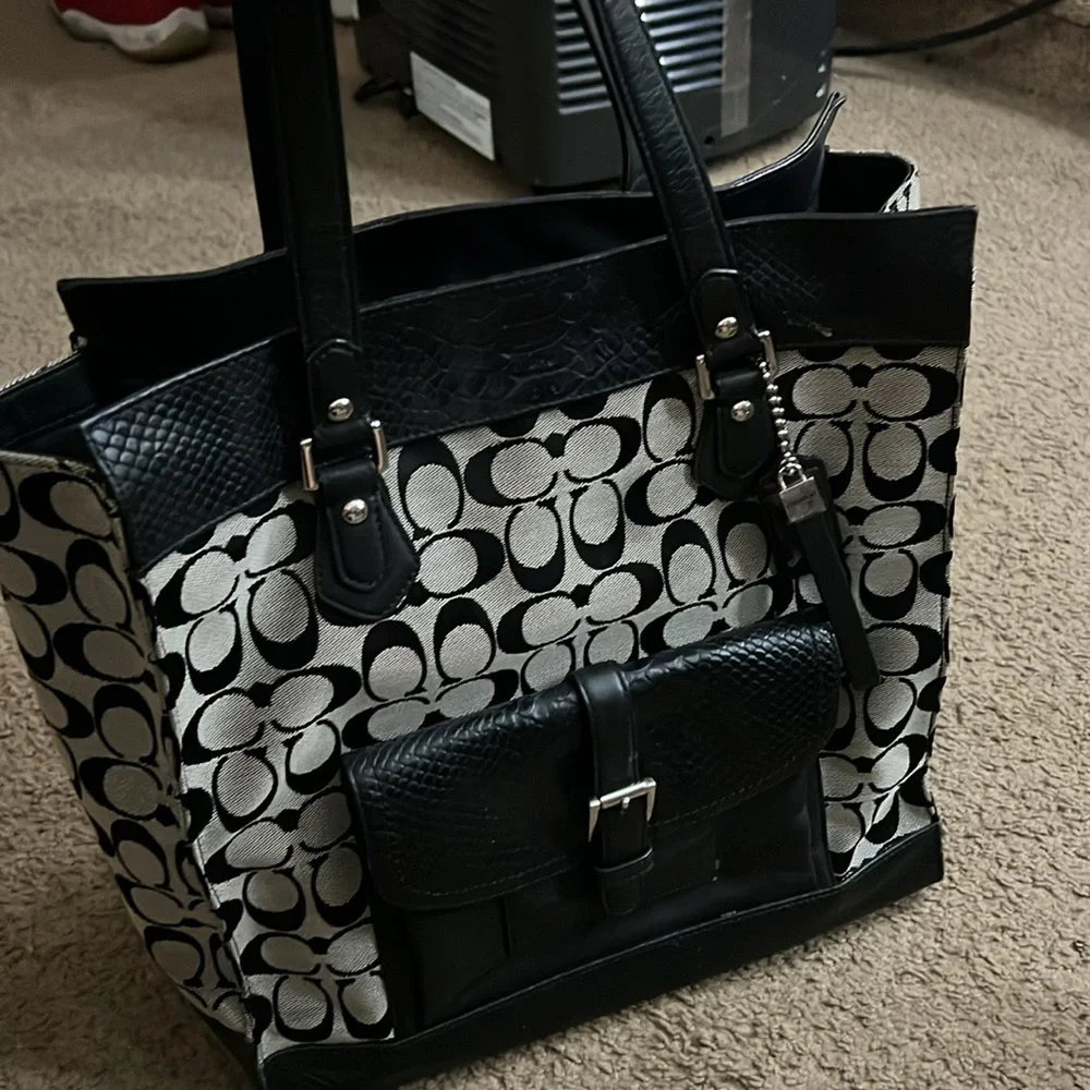 COACH Tote Bag - Picture 2 of 5